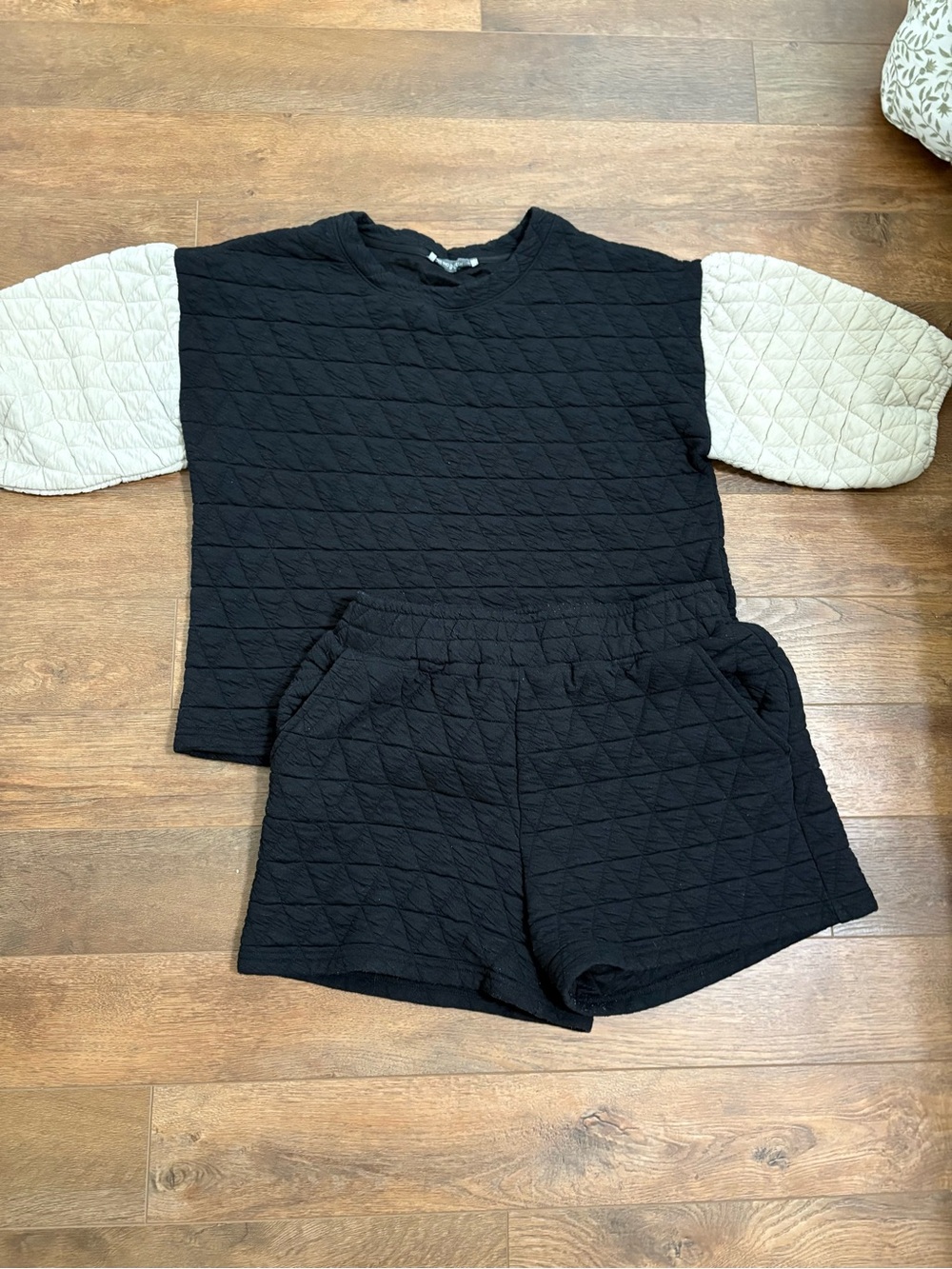 See and Be Seen Women’s Quilted Top & Shorts SET Size Large Black